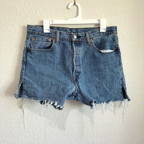 Levi's Women's Size 34x32 501 Cut off Jeans Distressed 90's Blue High Rise - Picture 1 of 7